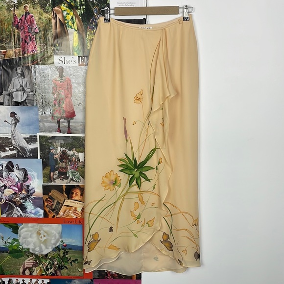 Oscar de la Renta Dresses & Skirts - Vintage “Oscar DeLa Renta” wrap skirt, Size: 8